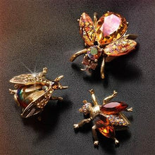 Load image into Gallery viewer, Set of 3 Vintage Exotic Bee Pins Topaz P5280 - Sweet Romance Wholesale