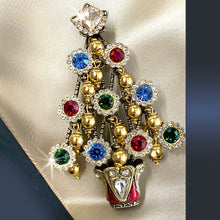 Load image into Gallery viewer, Retro 1940s Christmas Tree Brooch P239