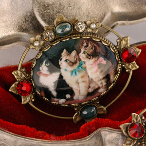 Vintage Christmas Kittens Pin - Sweet Romance Wholesale