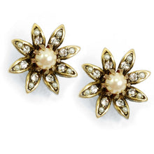 Load image into Gallery viewer, Daisy Pearl Flower Earrings E1128 - Sweet Romance Wholesale
