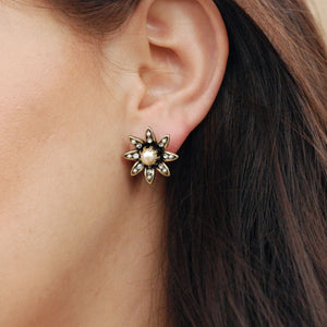 Daisy Pearl Flower Earrings E1128 - Sweet Romance Wholesale