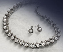 Load image into Gallery viewer, Iconic 1950s Collar Necklace - Sweet Romance Wholesale