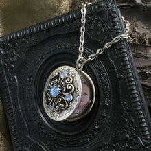 Load image into Gallery viewer, Vintage Star Sapphire Silver Locket - Sweet Romance Wholesale