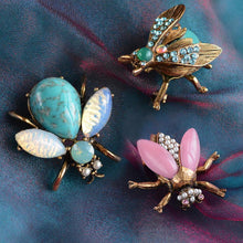 Load image into Gallery viewer, Vintage Exotic Bee Pins P5280 - Sweet Romance Wholesale