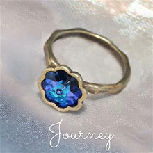 Load image into Gallery viewer, Vintage Crystal Flower Ring - Sweet Romance Wholesale